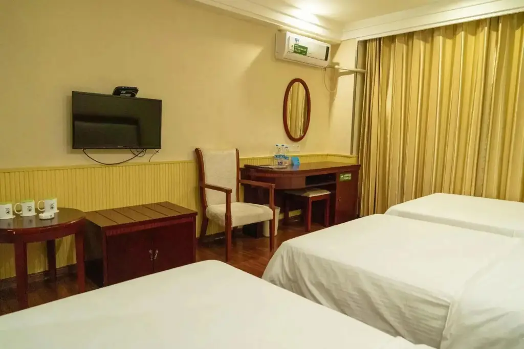 Санья: GreenTree Inn SanYa Jiyang Dist YaLongWan YingBin Ave Hotel