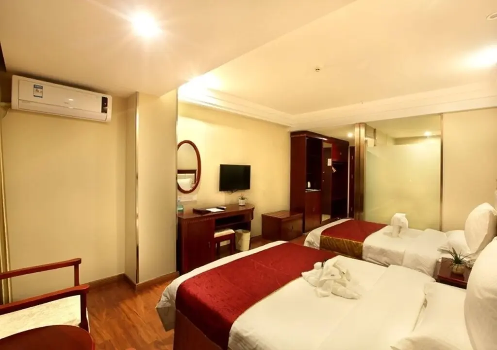Санья: GreenTree Inn SanYa Jiyang Dist YaLongWan YingBin Ave Hotel