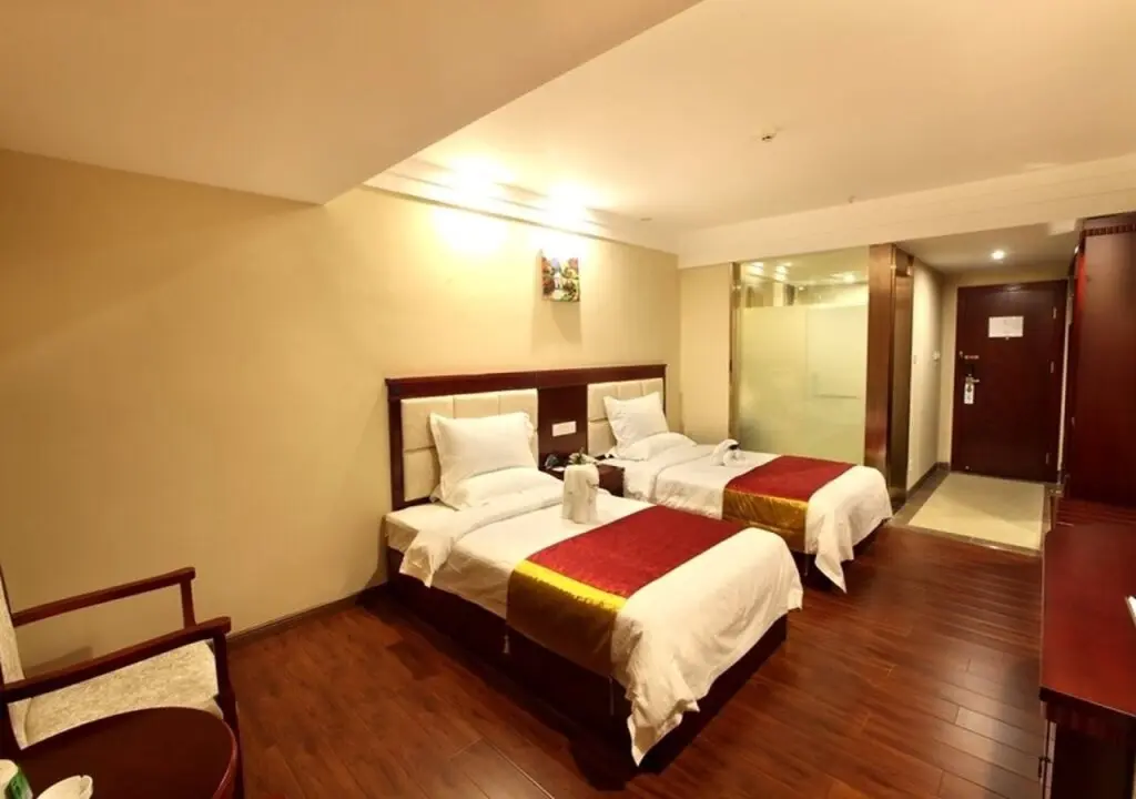 Санья: GreenTree Inn SanYa Jiyang Dist YaLongWan YingBin Ave Hotel