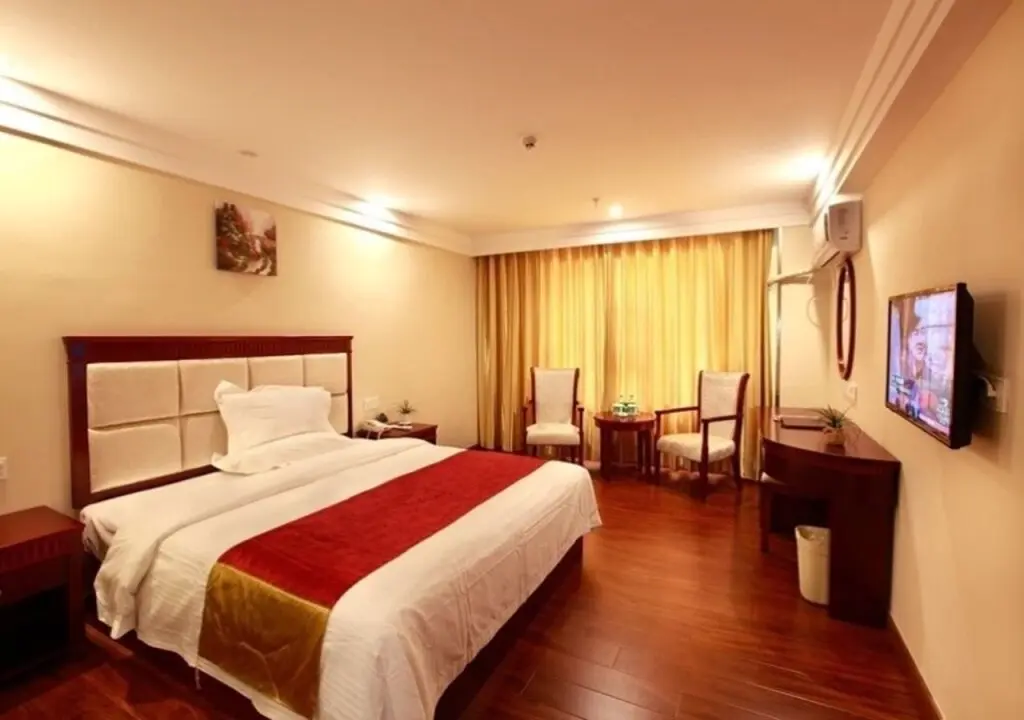 Санья: GreenTree Inn SanYa Jiyang Dist YaLongWan YingBin Ave Hotel