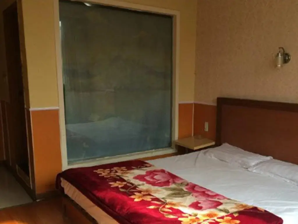 Цзясинь: Tongluowan Hotel