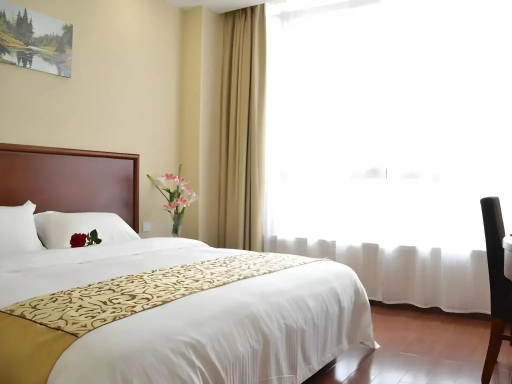 Чжэньцзян: GreenTree Inn JiangSu ZhenJiang DingMao Industrial Park WoDe Square Express Hotel