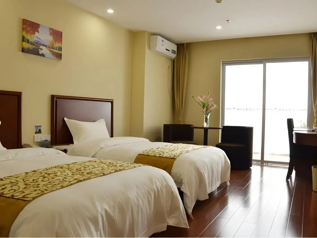 Чжэньцзян: GreenTree Inn JiangSu ZhenJiang DingMao Industrial Park WoDe Square Express Hotel