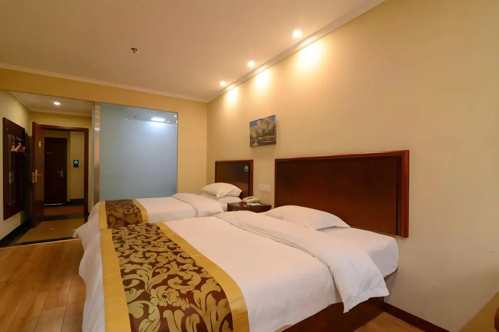 Чжэньцзян: GreenTree Inn JiangSu ZhenJiang DingMao Industrial Park WoDe Square Express Hotel