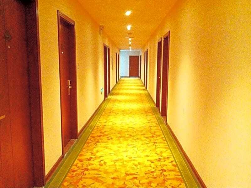 Янчжоу: GreenTree Inn Yangzhou Jiangdu West Changjiang Road Liberty Park Business Hotel