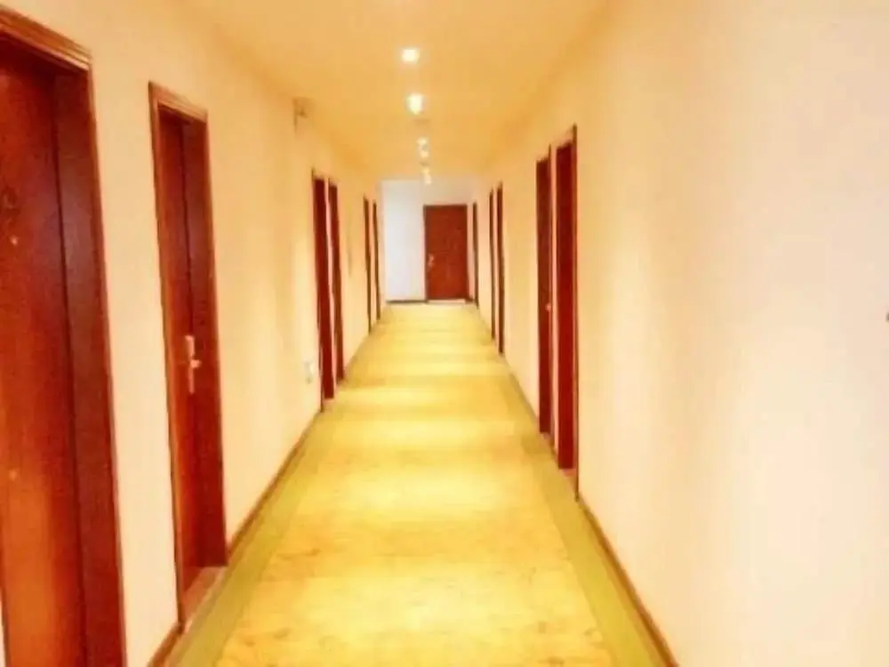 Янчжоу: GreenTree Inn Yangzhou Jiangdu West Changjiang Road Liberty Park Business Hotel