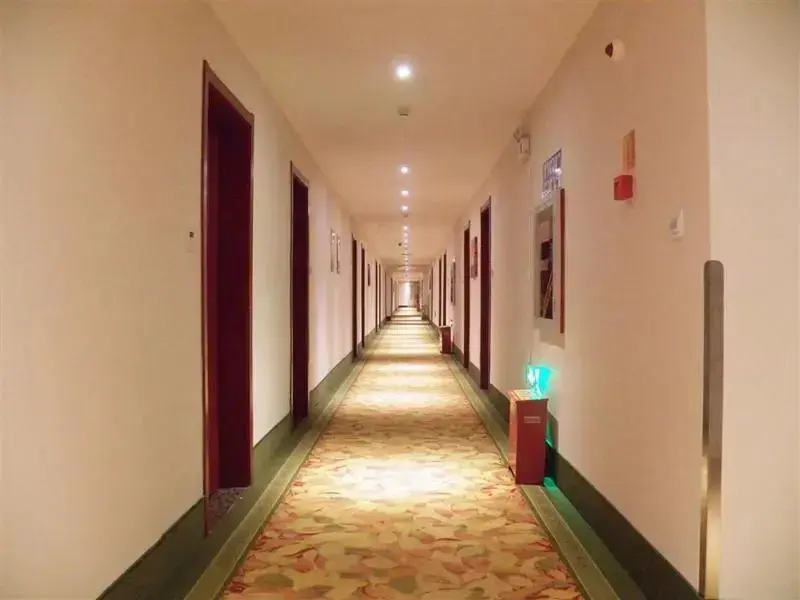 Янчжоу: GreenTree Inn Yangzhou Jiangdu Development Zone Daqiao Town Express Hotel