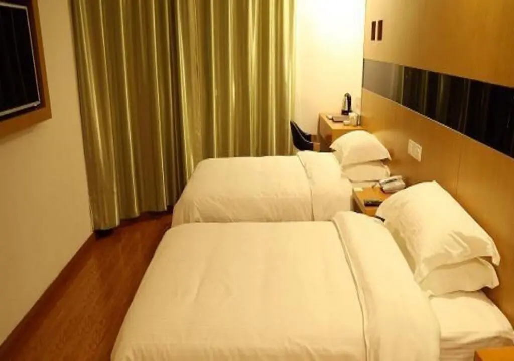 Чаоян: Vatica ChaoYang the East of Railway Station XinHua Road Hotel