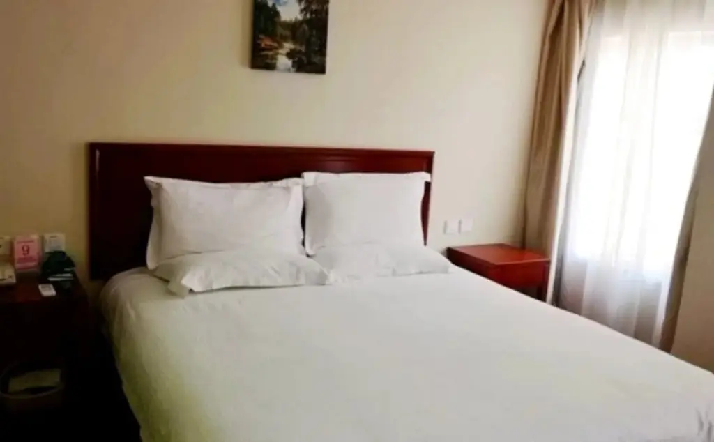 Циньхуандао: GreenTree Inn Qinhuangdao Peace Avenue Express Hotel