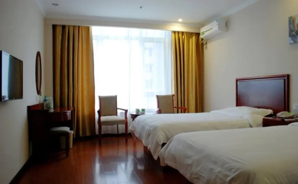 Циньхуандао: GreenTree Inn Qinhuangdao Peace Avenue Express Hotel