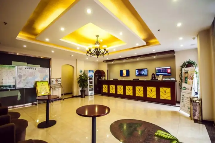 Циньхуандао: GreenTree Inn Qinhuangdao Peace Avenue Express Hotel
