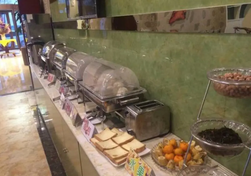 Цзюцюань: GreenTree Inn Jiuquan Dunhuang Shazhou North Road Hotel