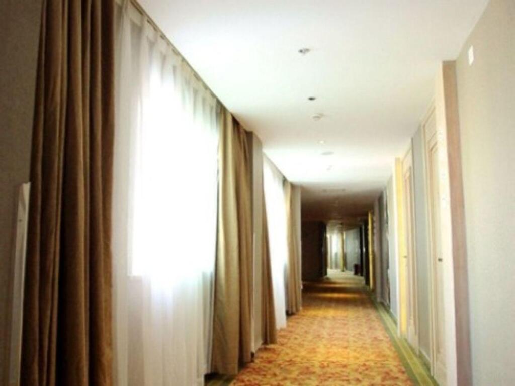 Хучжоу: GreenTree Inn Huzhou Wuxing District South Street Chaoyin Bridge Business Hotel