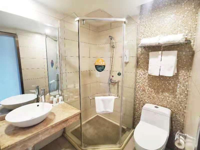 Хучжоу: GreenTree Inn Huzhou Wuxing District South Street Chaoyin Bridge Business Hotel