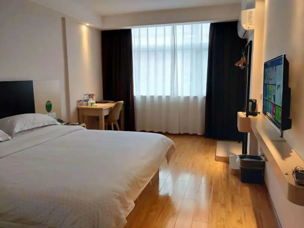Интань: GreenTree Inn Jiangxi Yingtan Railway Station Square Business Hotel