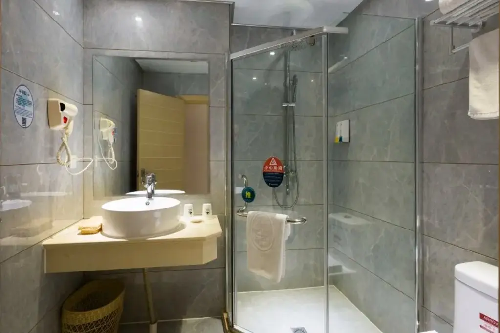 Интань: GreenTree Inn Jiangxi Yingtan Railway Station Square Business Hotel