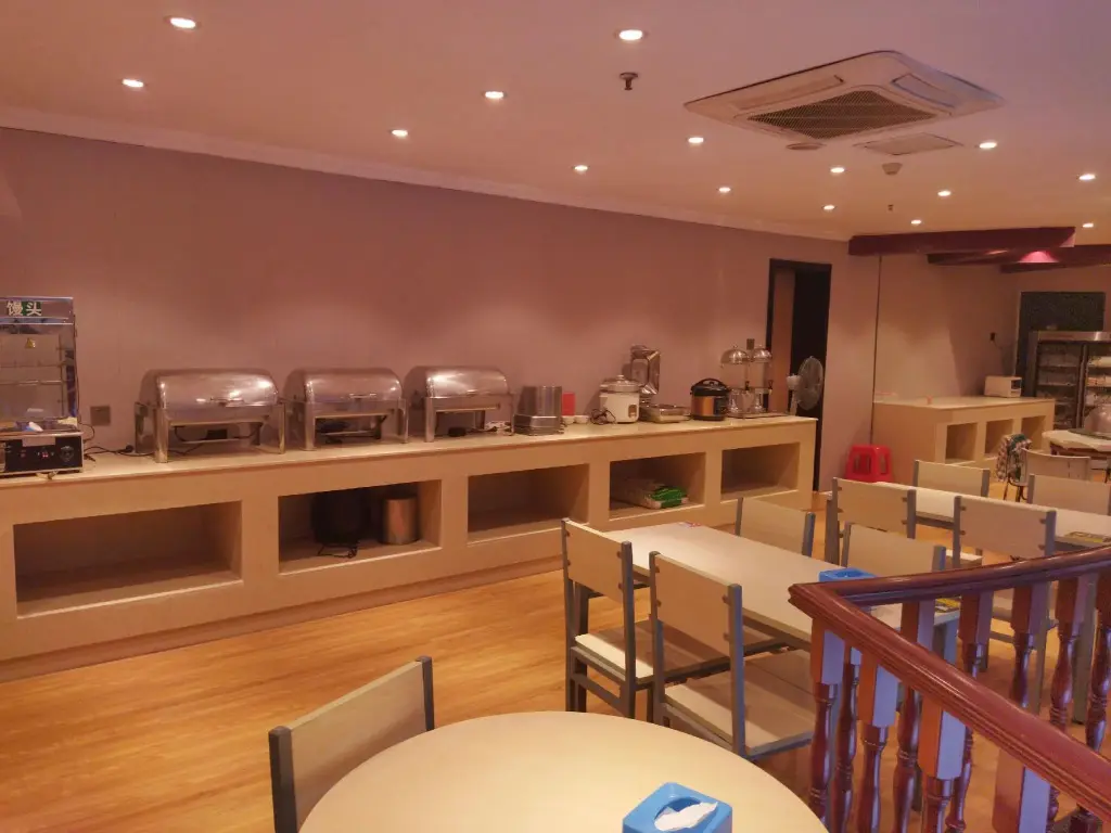 Интань: GreenTree Inn Jiangxi Yingtan Railway Station Square Business Hotel