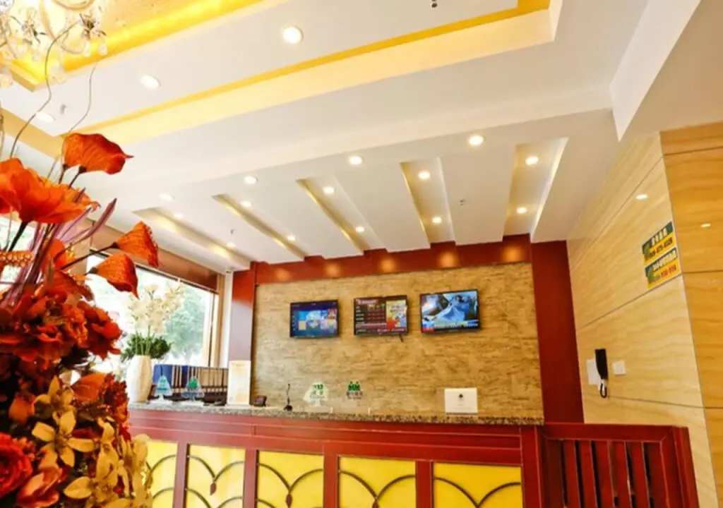 Гуши: GreenTree Inn Henan Xinyang Gushi Zhongshan Avenue Hongsu Avenue Express Hotel