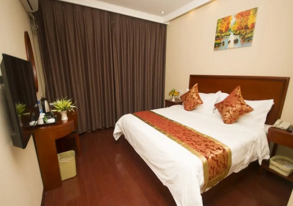 Гуши: GreenTree Inn Henan Xinyang Gushi Zhongshan Avenue Hongsu Avenue Express Hotel