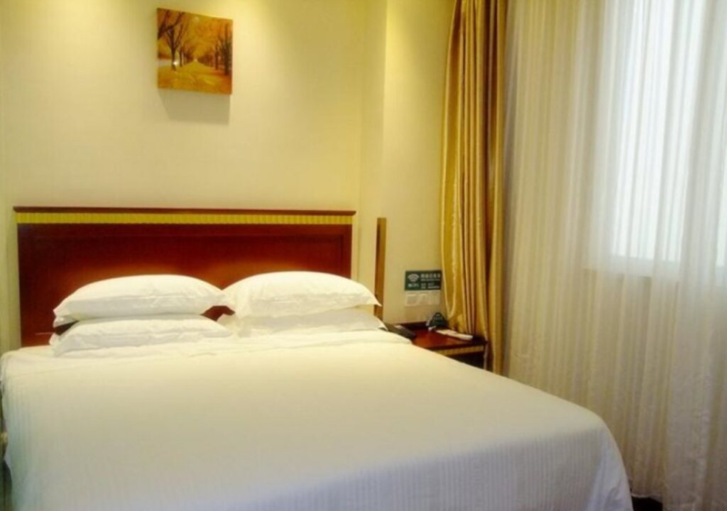 Гуши: GreenTree Inn Henan Xinyang Gushi Zhongshan Avenue Hongsu Avenue Express Hotel
