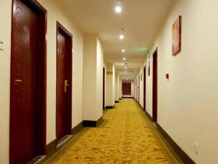 Яньтай: Greentree Inn Yantai Railway Station South Plaza J