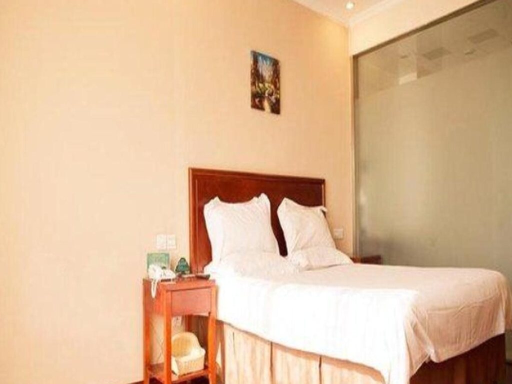 Хецзе: GreenTree Inn Heze Mudan Road Bus Terminal Station Express Hotel