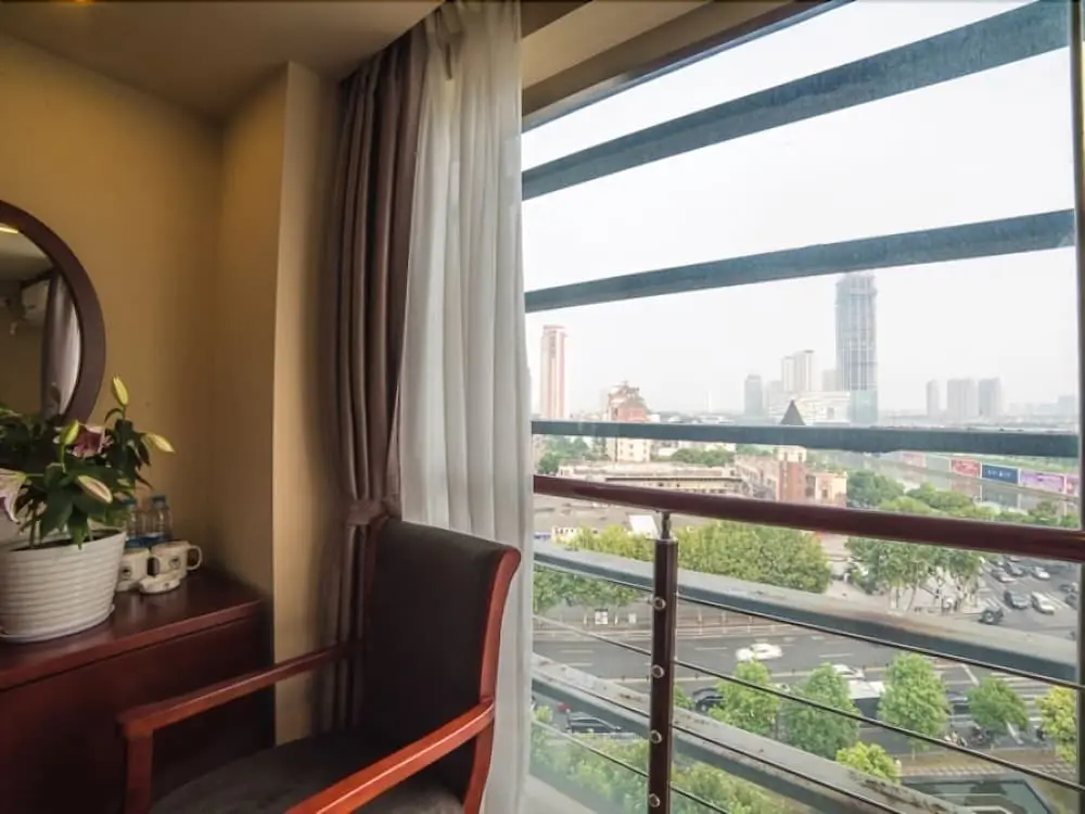 Шанхай: GreenTree Inn Suzhou Kunshan Paris Spring Express Hotel