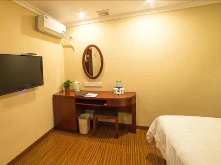 Шанхай: GreenTree Inn Suzhou Kunshan Paris Spring Express Hotel