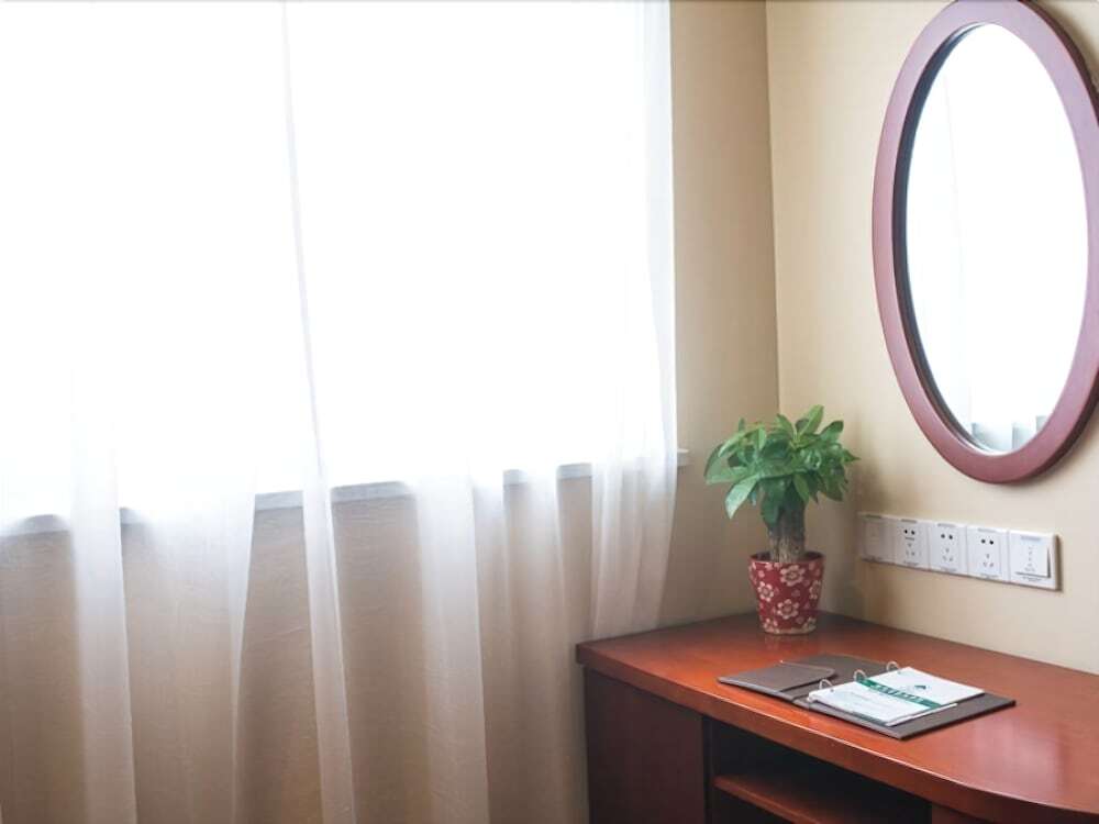 Шанхай: GreenTree Inn Suzhou Kunshan Paris Spring Express Hotel