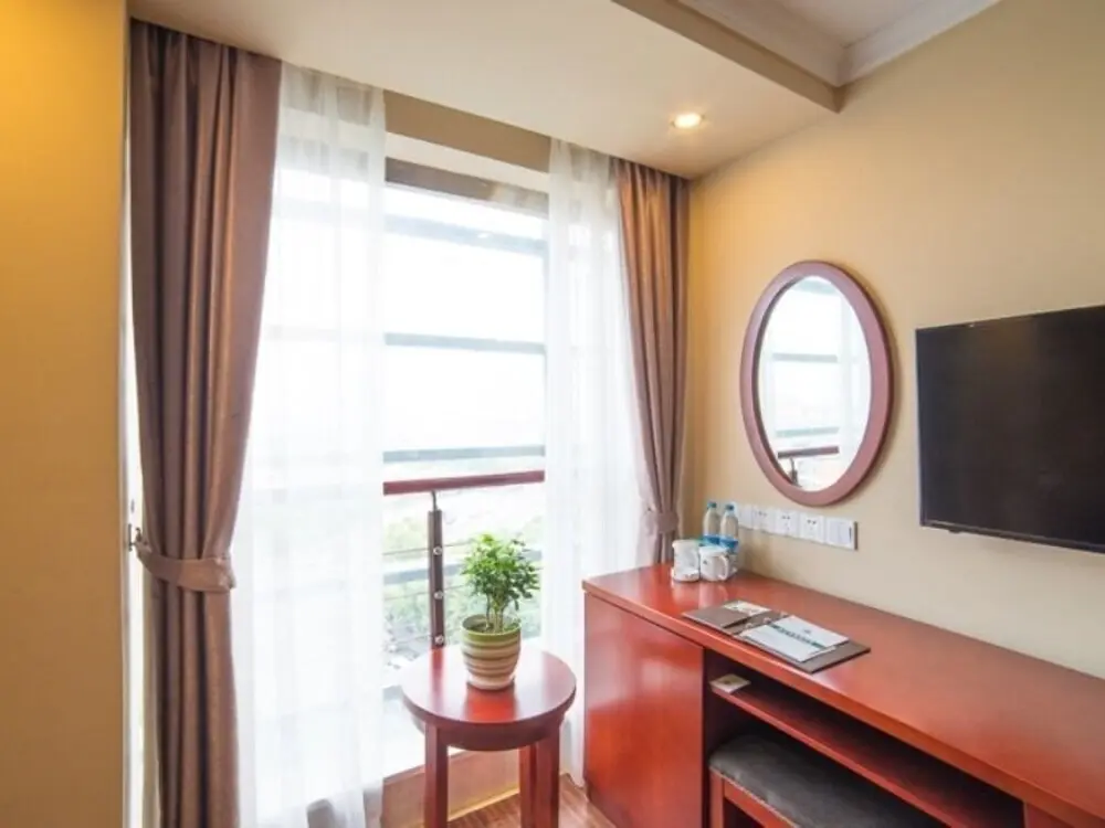 Шанхай: GreenTree Inn Suzhou Kunshan Paris Spring Express Hotel