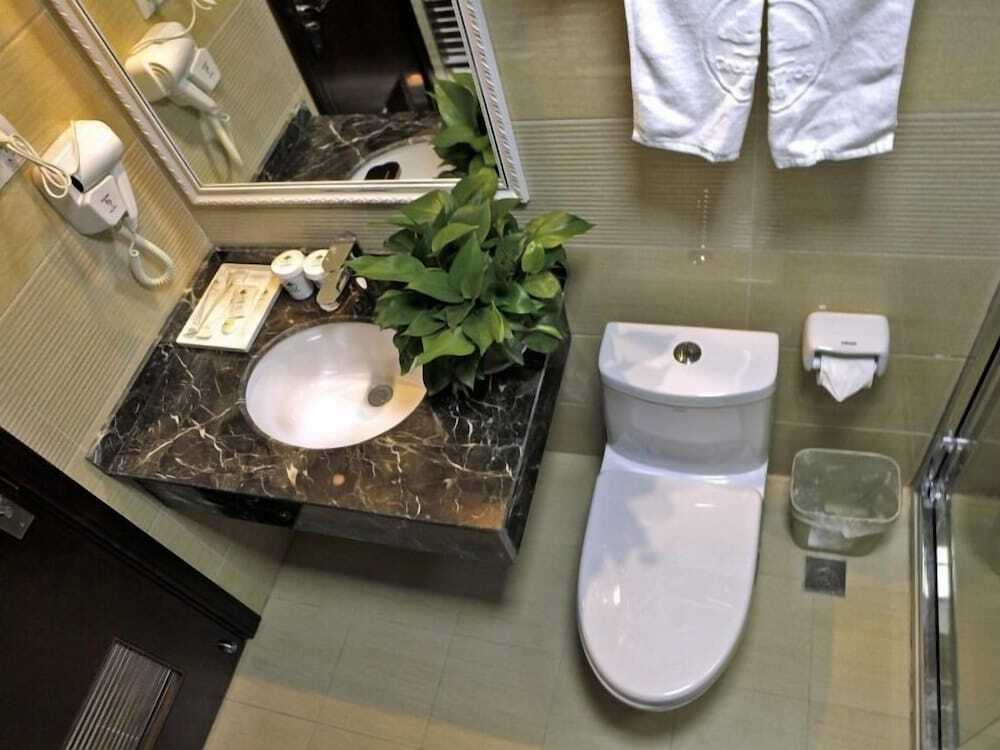 Наньтун: Greentree Inn Zhongnan Century City Express Hotel