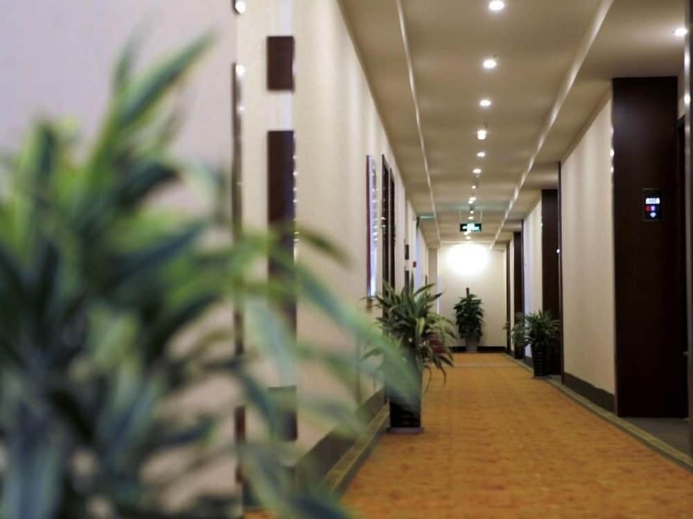 Наньтун: Greentree Inn Zhongnan Century City Express Hotel