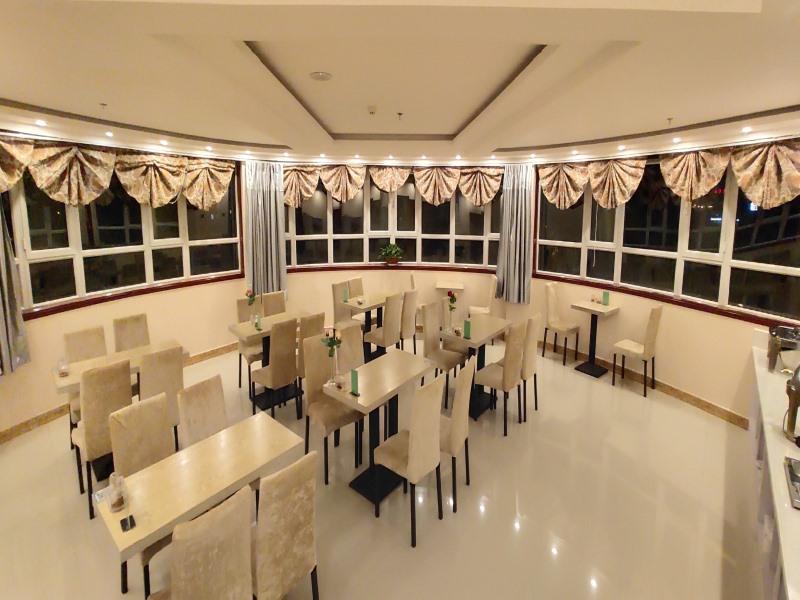 Цзюцюань: GreenTree Inn JiuQuan GuaZhou ZhangZhi Park Express Hotel