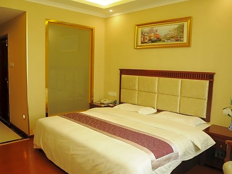 Шэньчжэнь: GreenTree Inn ShenZhen BaoAn XiXIang PingZhou Metro Station Business Hotel