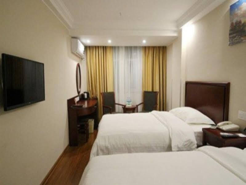 Green Tree Inn Changsha West Bus Station Business Hotel — фото 1