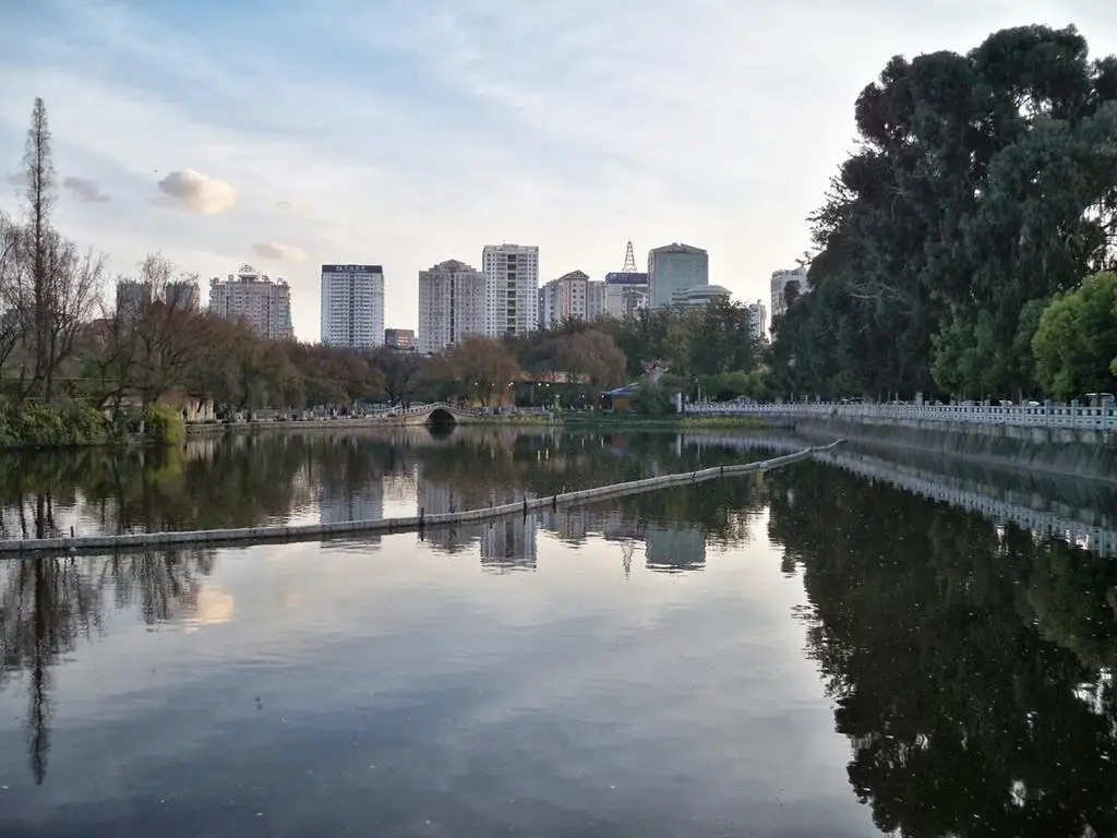 Куньмин: GreenTree Inn Yunnan Kunming Yuantong Express Hotel