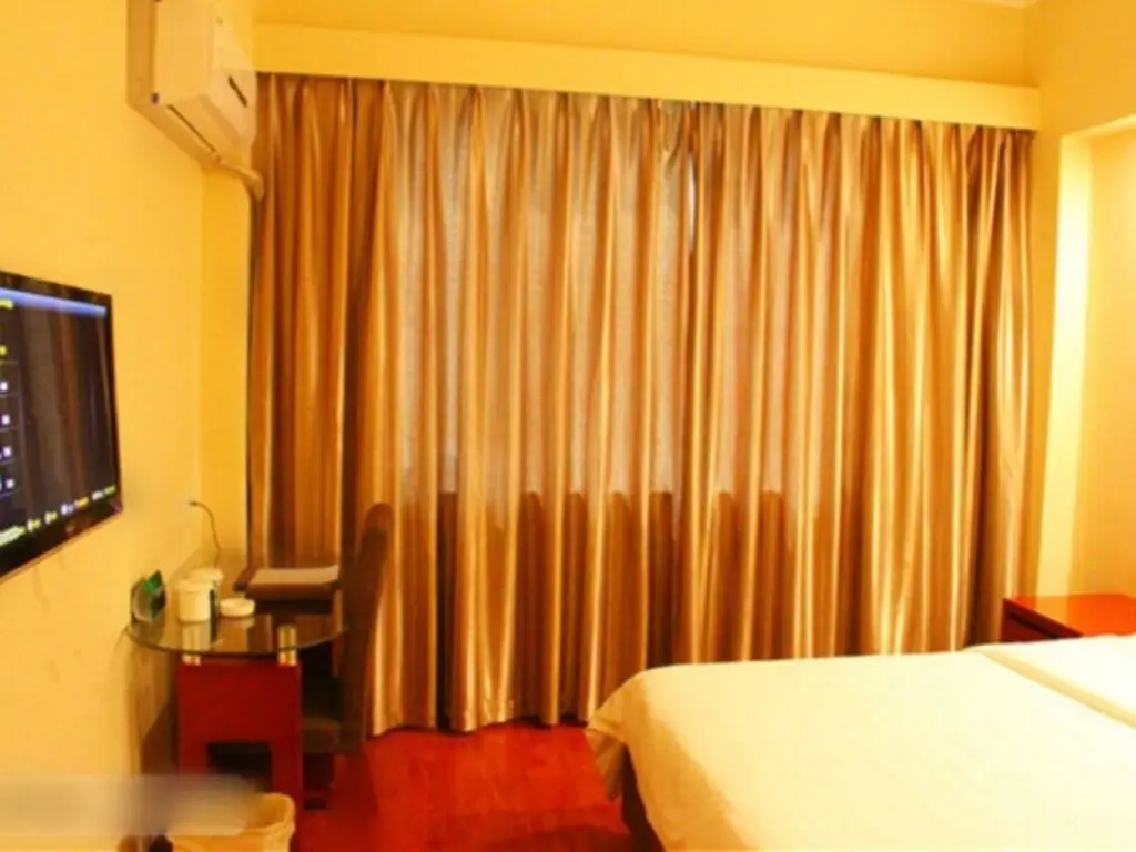 Санья: Greentree Inn Sanya Hexi District International Shopping Center Shell Hotel