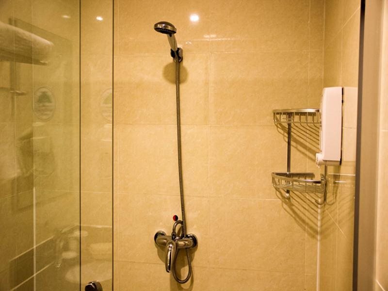 Санья: Greentree Inn Sanya Hexi District International Shopping Center Shell Hotel