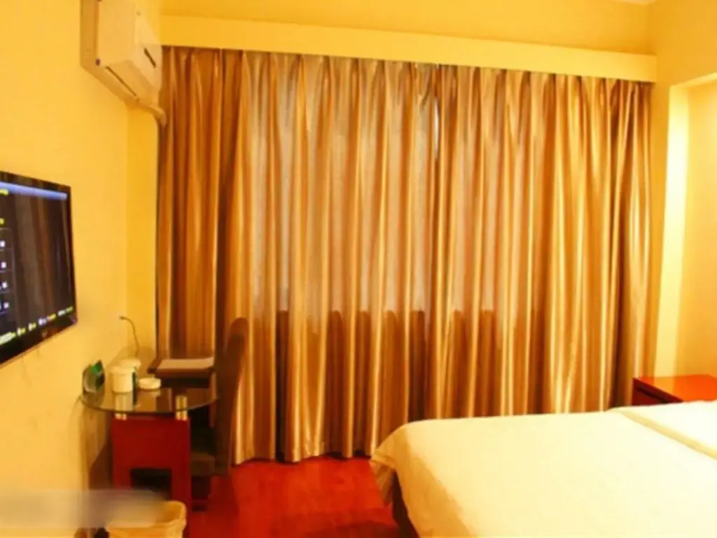 Санья: Greentree Inn Sanya Hexi District International Shopping Center Shell Hotel