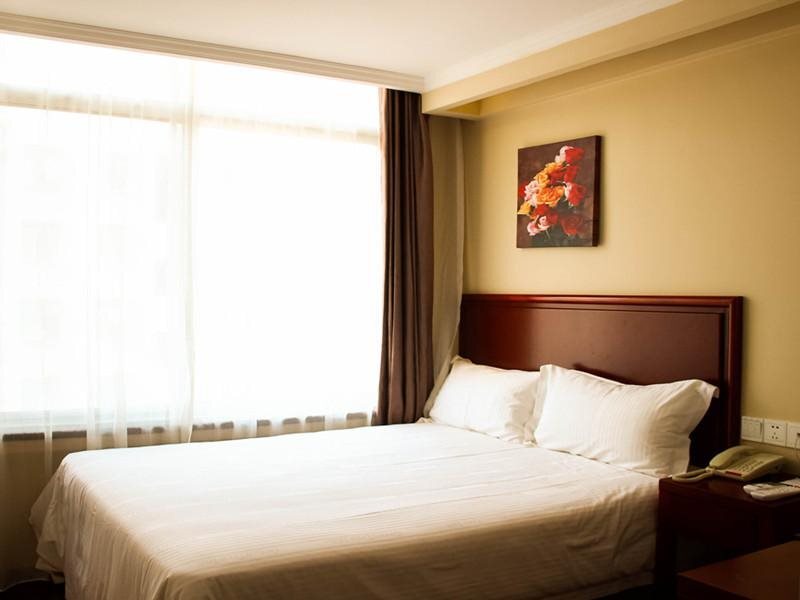 Санья: Greentree Inn Sanya Hexi District International Shopping Center Shell Hotel