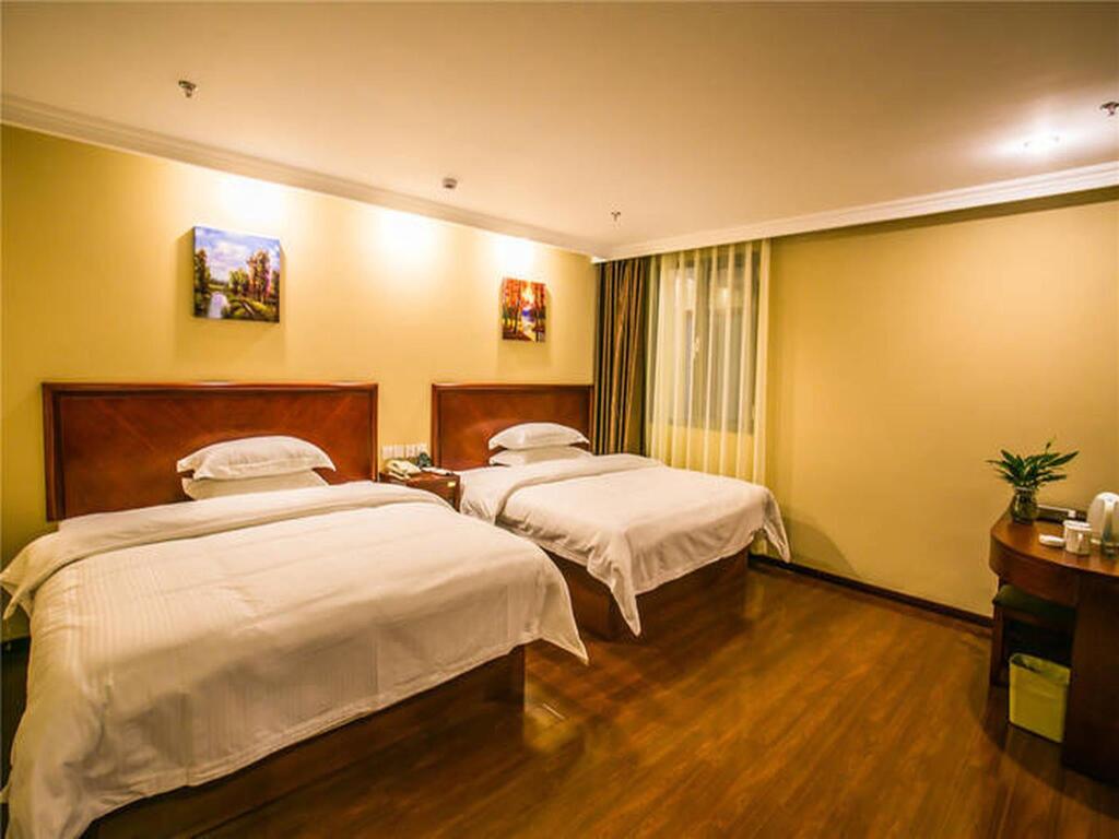 Пекин: GreenTree Inn BeiJing ChangPing NanKou Town Train Station Shell Hotel