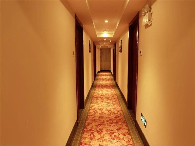 Санья: GreenTree Inn Hainan Sanya Chunyuan Seafood Square Express Hotel