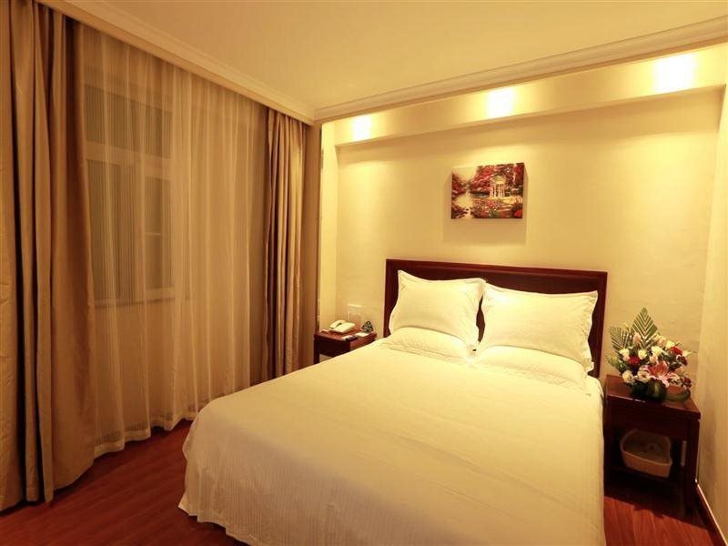 Санья: GreenTree Inn Hainan Sanya Chunyuan Seafood Square Express Hotel