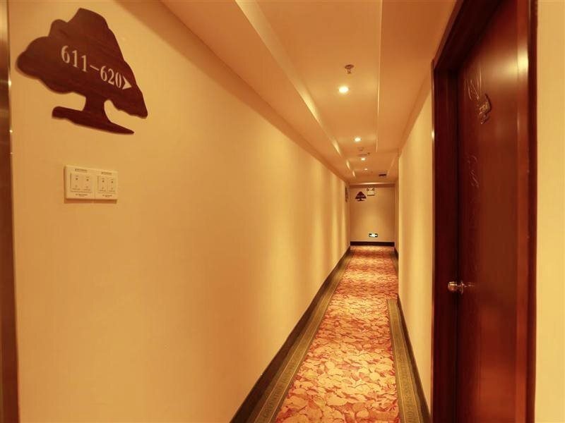 Санья: GreenTree Inn Hainan Sanya Chunyuan Seafood Square Express Hotel