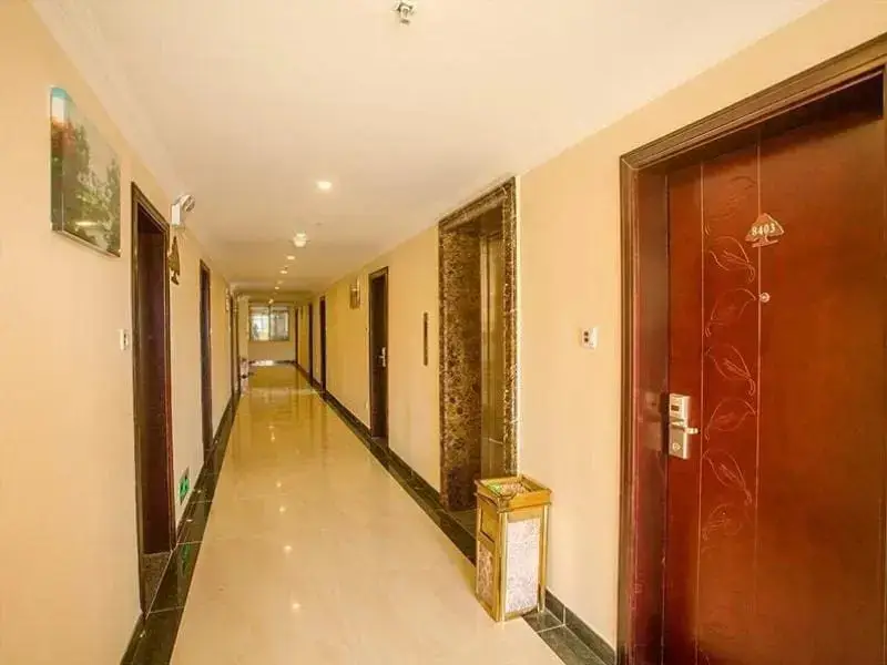 Санья: GreenTree Inn Hainan Sanya Fenghuang Jichang Road Business Hotel
