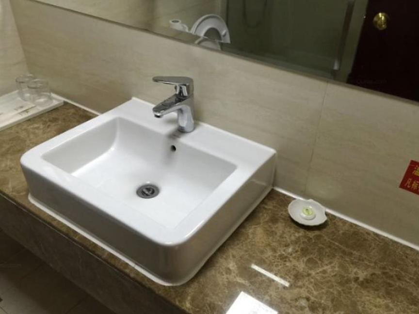 Нинбо: Green Tree Inn Ningbo Train East Station Business Hotel