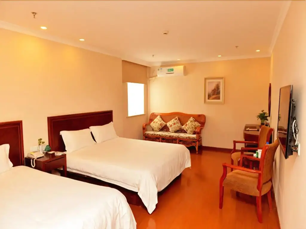 Цзясинь: GreenTree Inn Jiaxing Pinghu Zhapu Jiulong Mountain Express Hotel