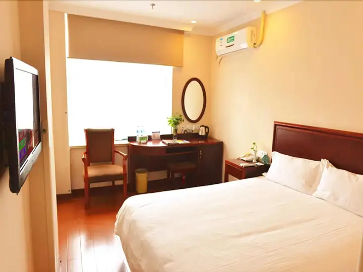 Цзясинь: GreenTree Inn Jiaxing Pinghu Zhapu Jiulong Mountain Express Hotel