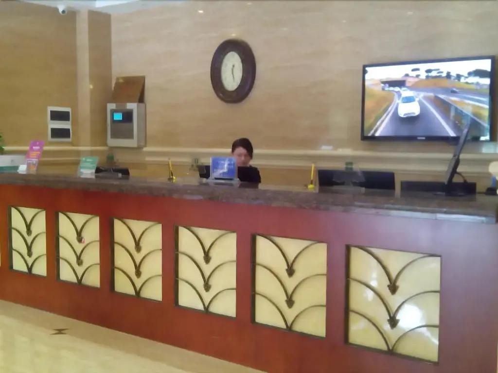 Цзясинь: GreenTree Inn Jiaxing Pinghu Zhapu Jiulong Mountain Express  Hotel