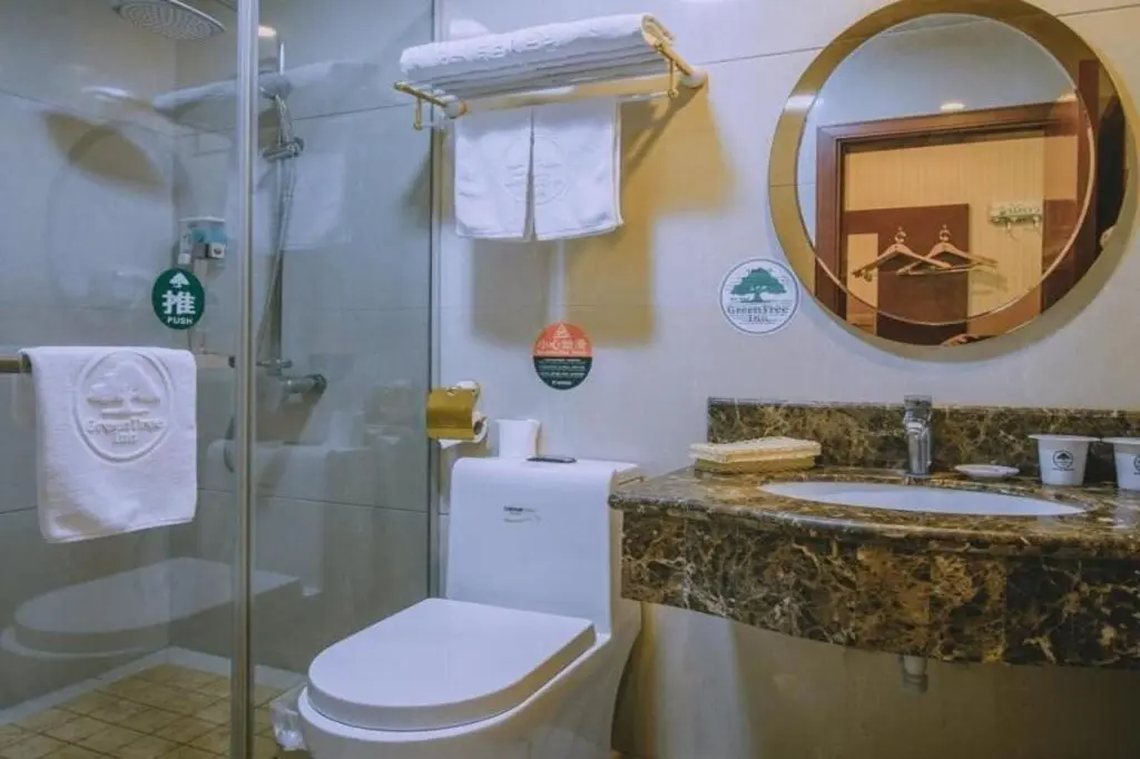 Цзясинь: GreenTree Inn Jiaxing Pinghu Zhapu Jiulong Mountain Express  Hotel